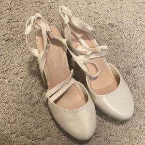 Like new! Cream wedges